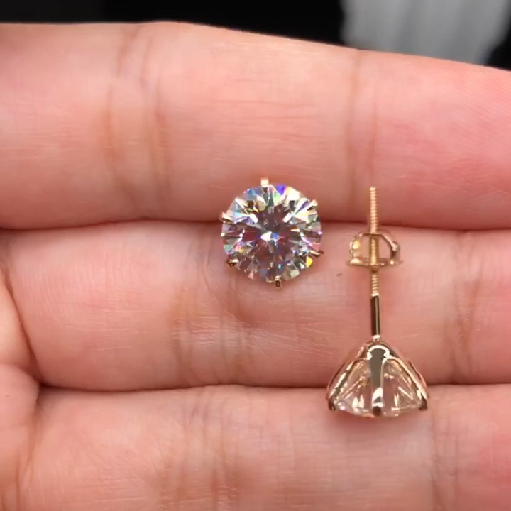 Elegant White Tera Earrings