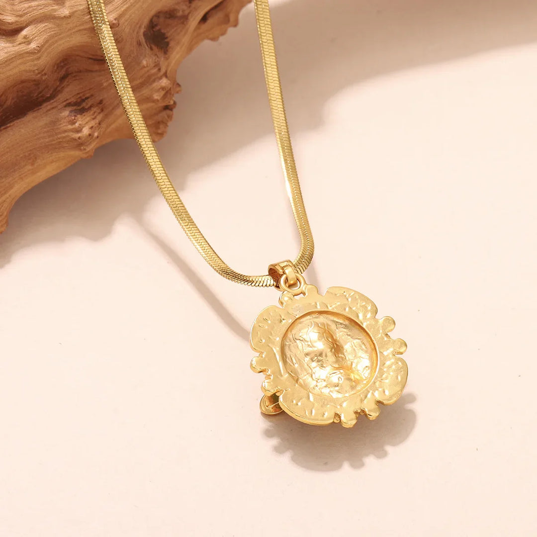 Chic Turquoise Bee Pendant Necklace