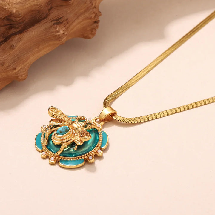 Chic Turquoise Bee Pendant Necklace