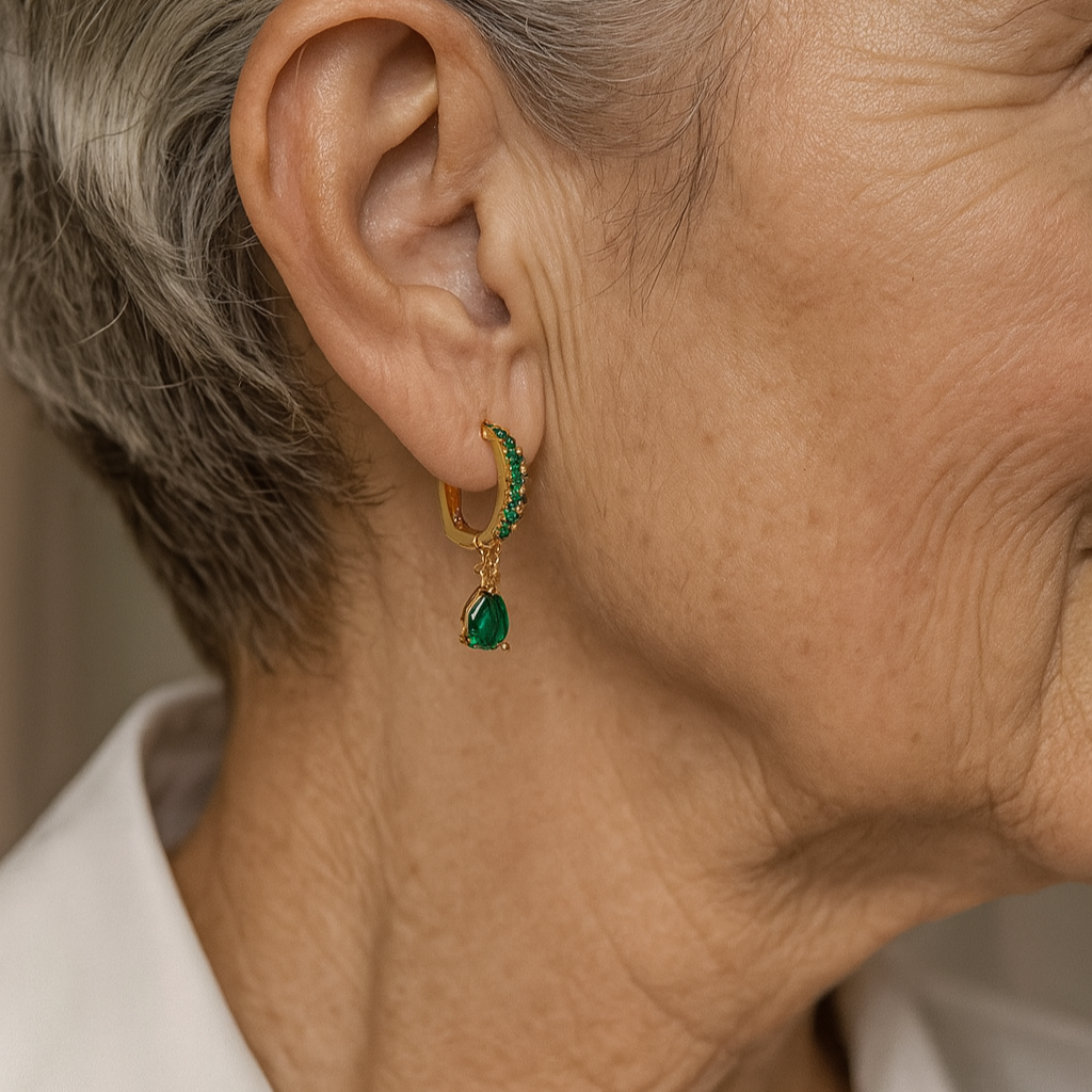Zirconia earrings with emerald