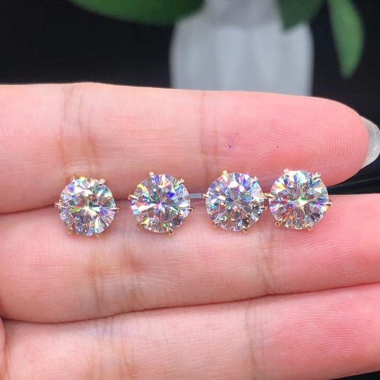 Elegant White Tera Earrings