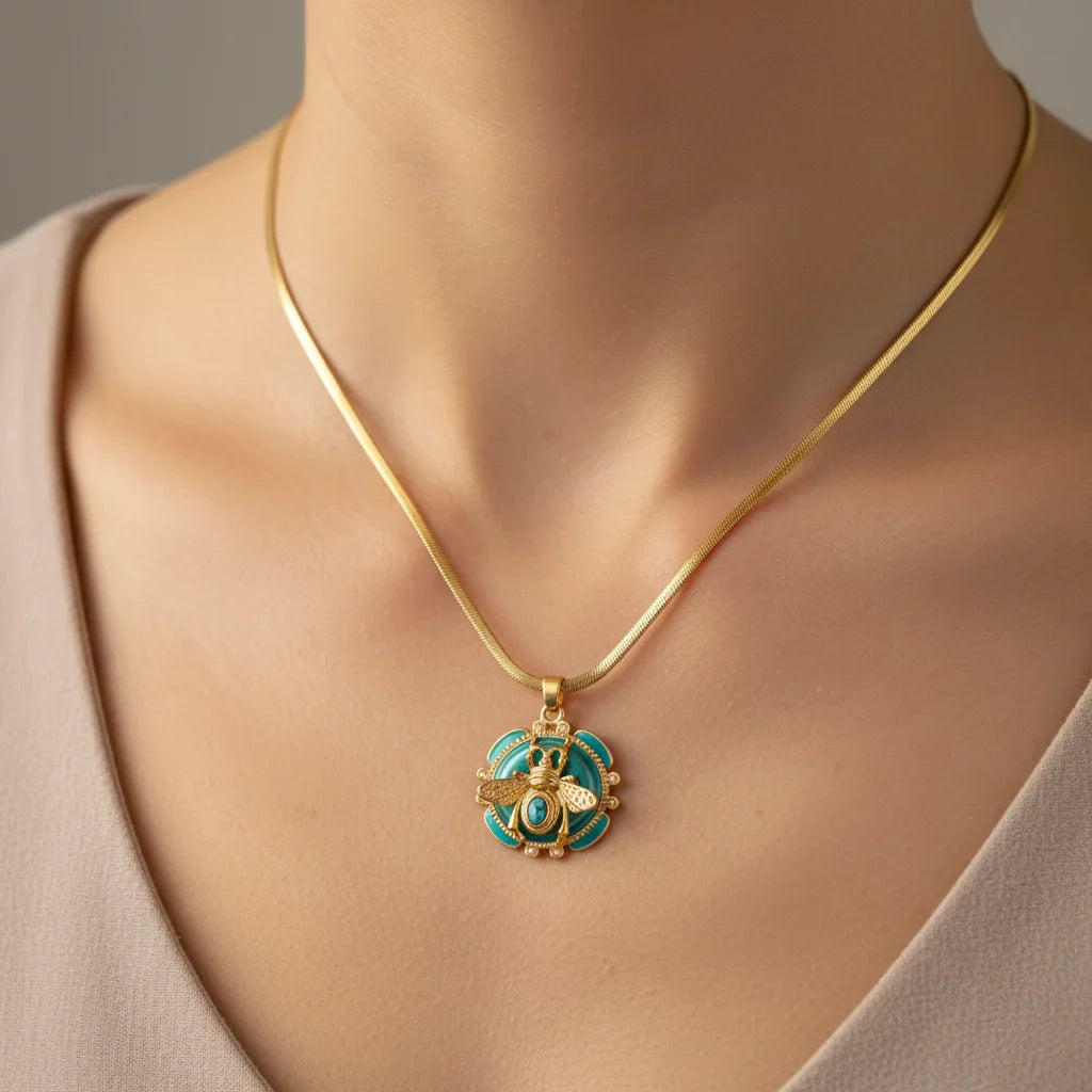 Chic Turquoise Bee Pendant Necklace