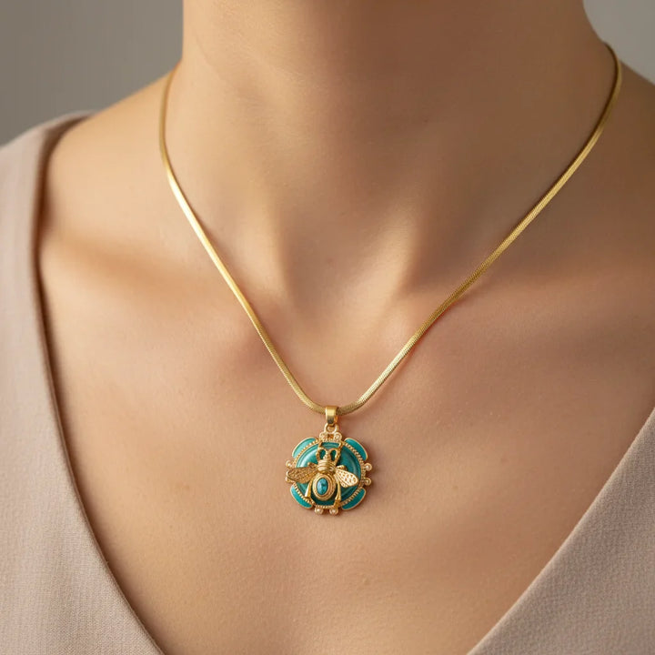 Chic Turquoise Bee Pendant Necklace