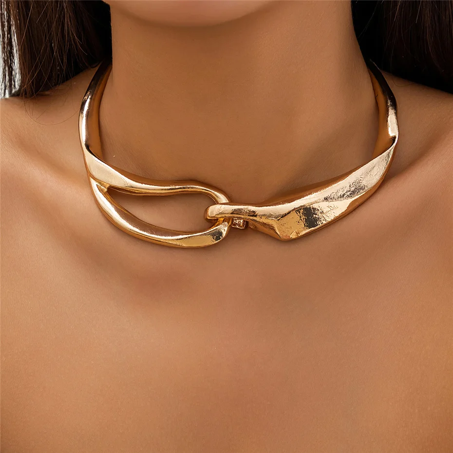 Striking Structured Chain Choker Necklace