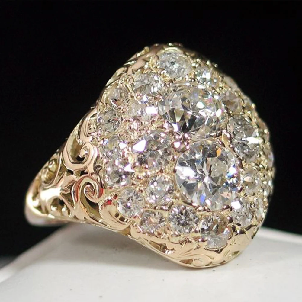 Vintage ring with round diamonds