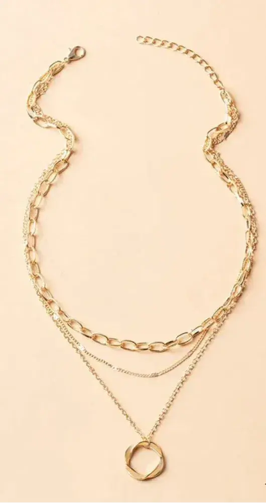 Classic Layered Necklace with Pendant Design