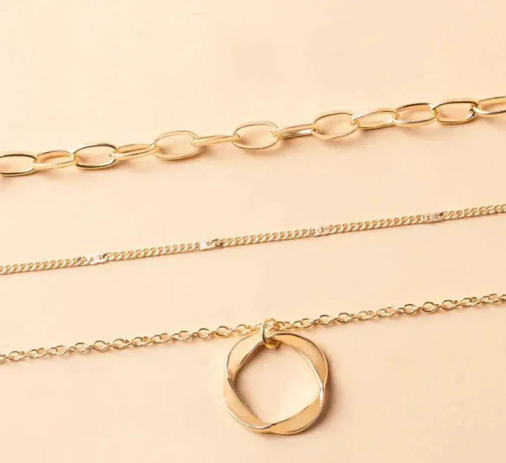 Classic Layered Necklace with Pendant Design
